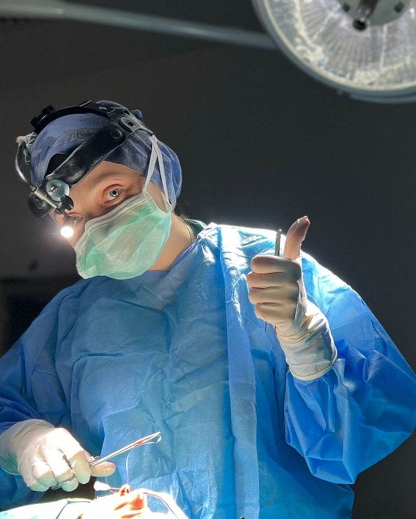 group-of-doctors-standing-in-corridor-on-medical-conference-e1623252293962